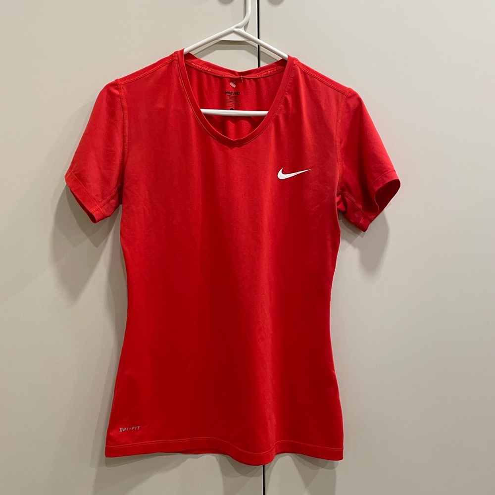 Red Nike Dry Fit Women’s Sz L shirt